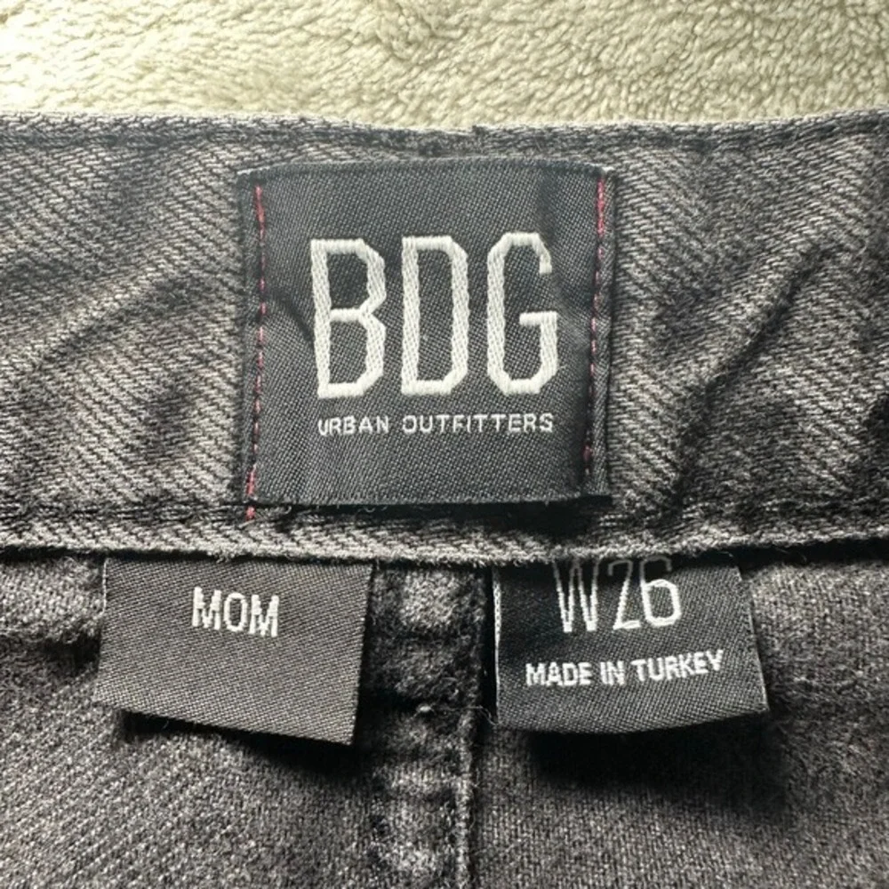 BDG Jeans‎ Women Size 26 *27x28.5 Mom Fit 90s Vtg Wash Black Denim Tapered Leg